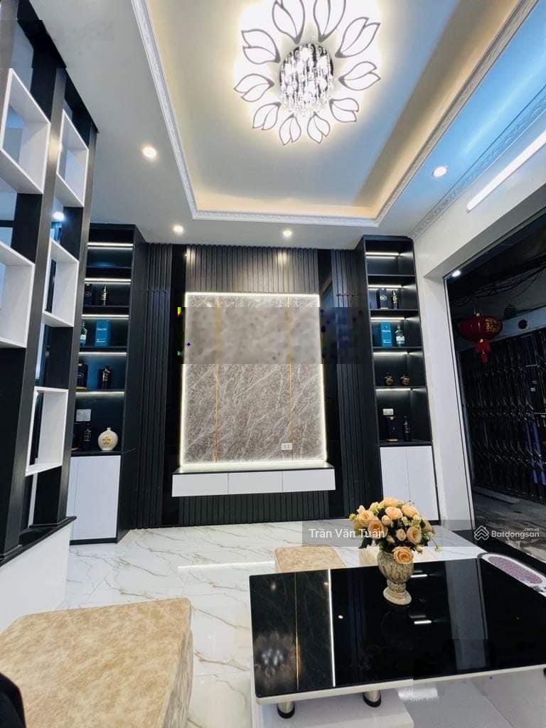 Bán nhà Trần Bình 41m2, lô góc 2 thoáng ngõ rộng gần phố ô tô đỗ , đi bộ ra các trường đại học,