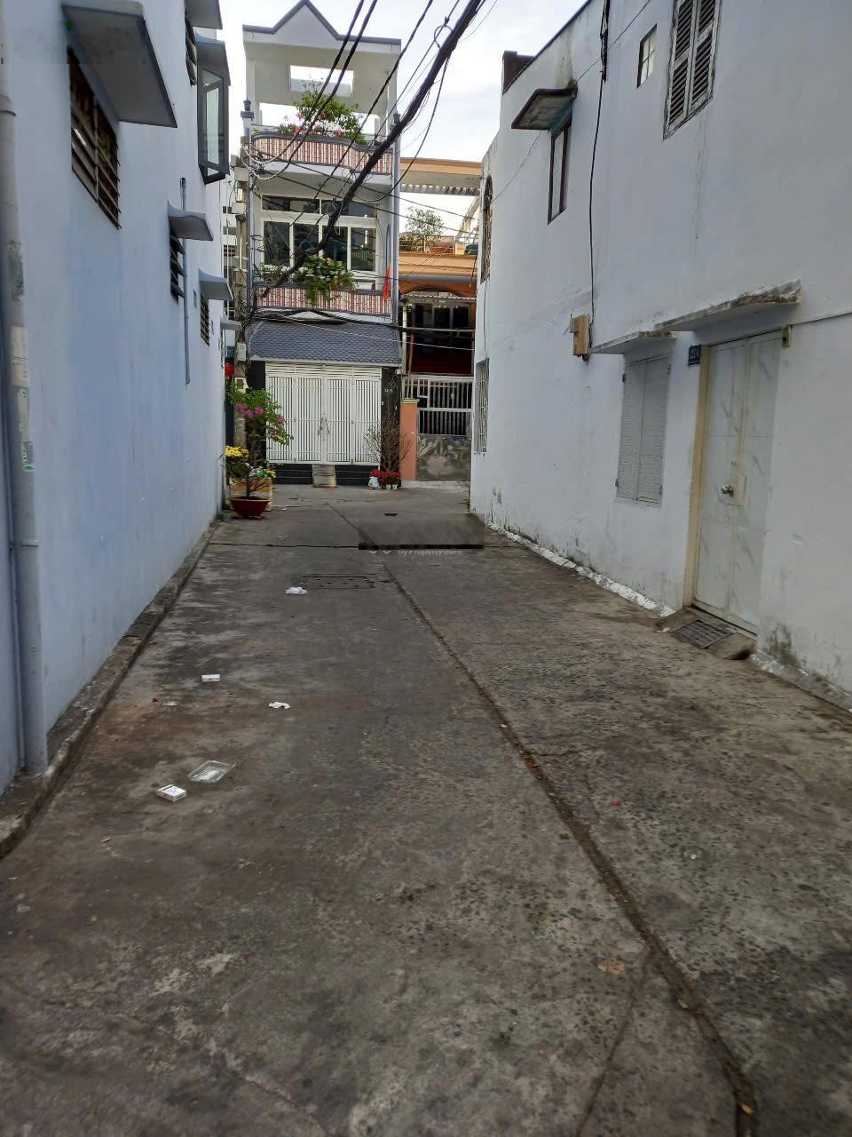 Hẻm 10m xe hơi Lạc Long Quân - Diện tích: 3,6 x 14,5m. Nở hậu