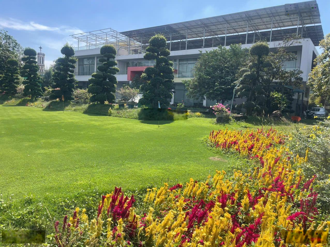 Giảm 30% - bán biệt thự vườn có sân goft + hồ bơi rộng 6400m2 tại TP. Thuận An, Lái Thiêu