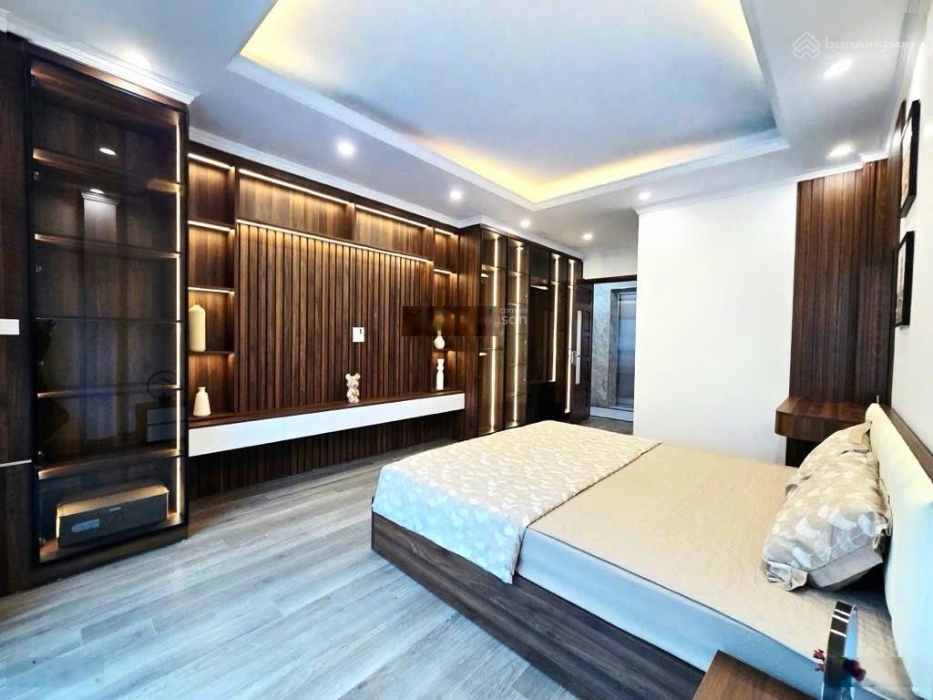 Bán nhà Dương Quảng Hàm, Cầu Giấy, 58m2, 5 tầng, full nội thất, nhỉnh 13 tỷ