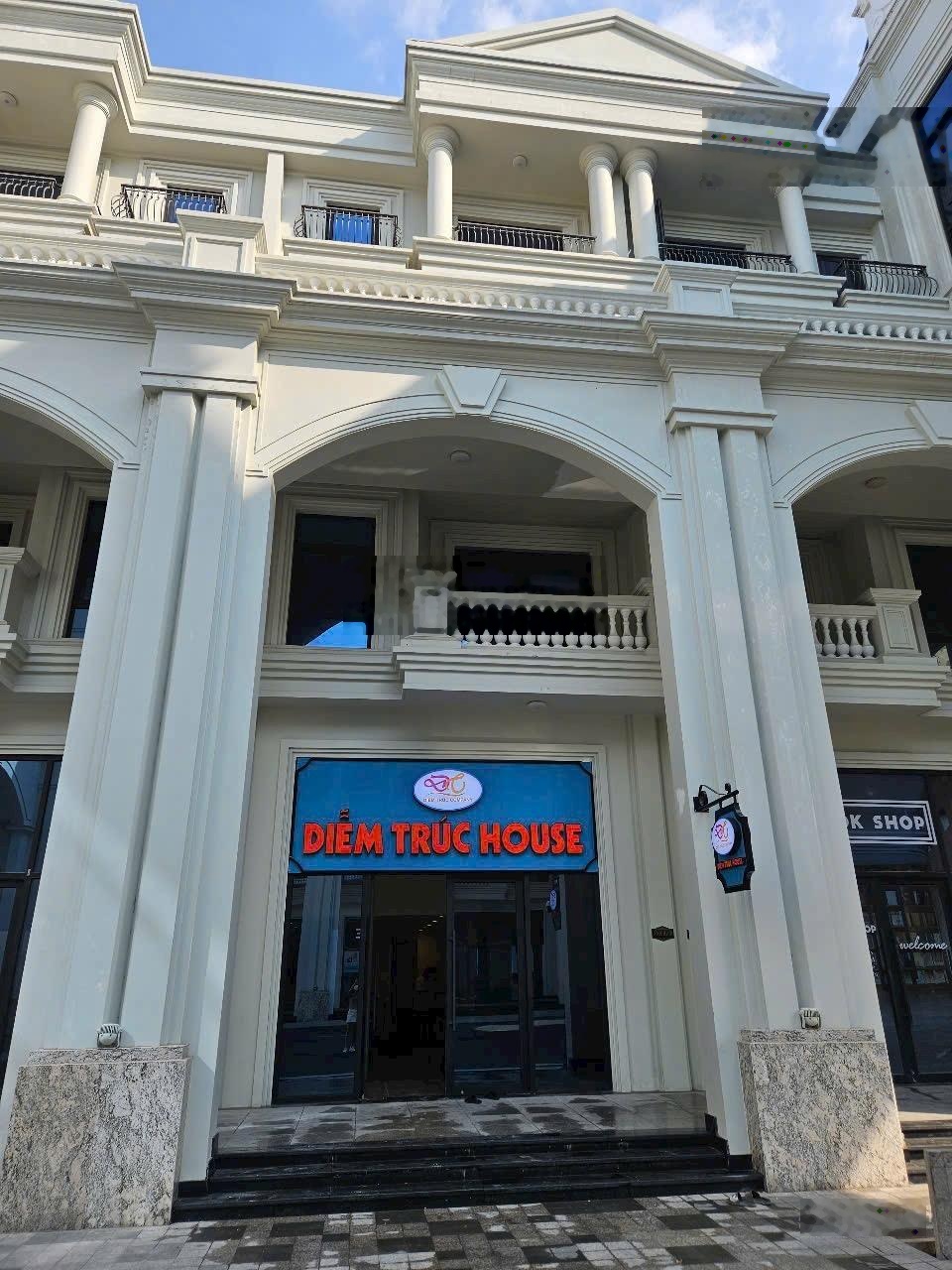 Chính chủ bán shophouse quảng trường ngay cổng lâu đài Grand World Phú Quốc