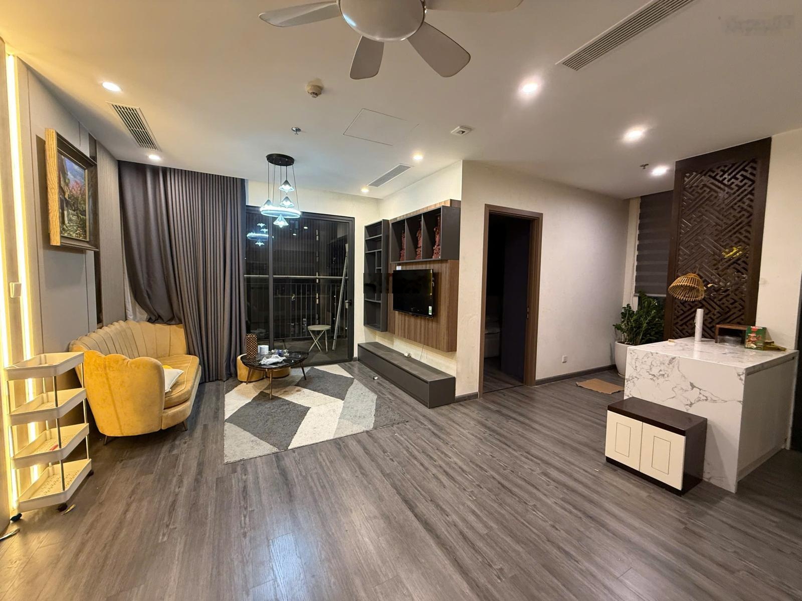 Bán căn r1.022405a - căn 2pn+ 72m² full đồ - hướng đông nam đông bắc mát-sổ đỏ sẵn giá chỉ 5.85 tỷ