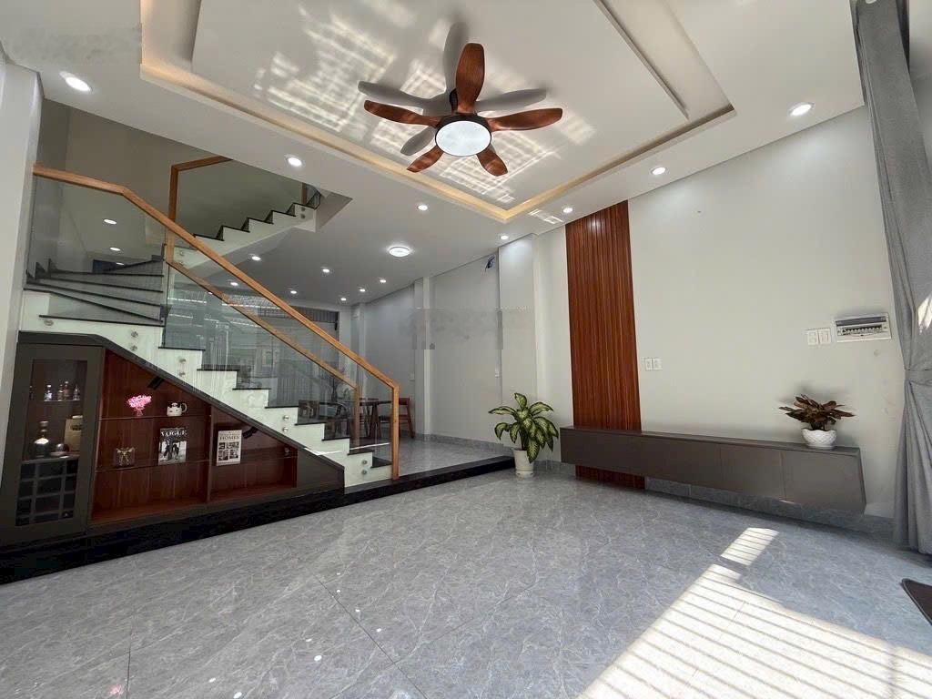 Bán NR tại Nguyễn Văn Quá, 5,5 tỷ, 60m2, 3PN, 2WC