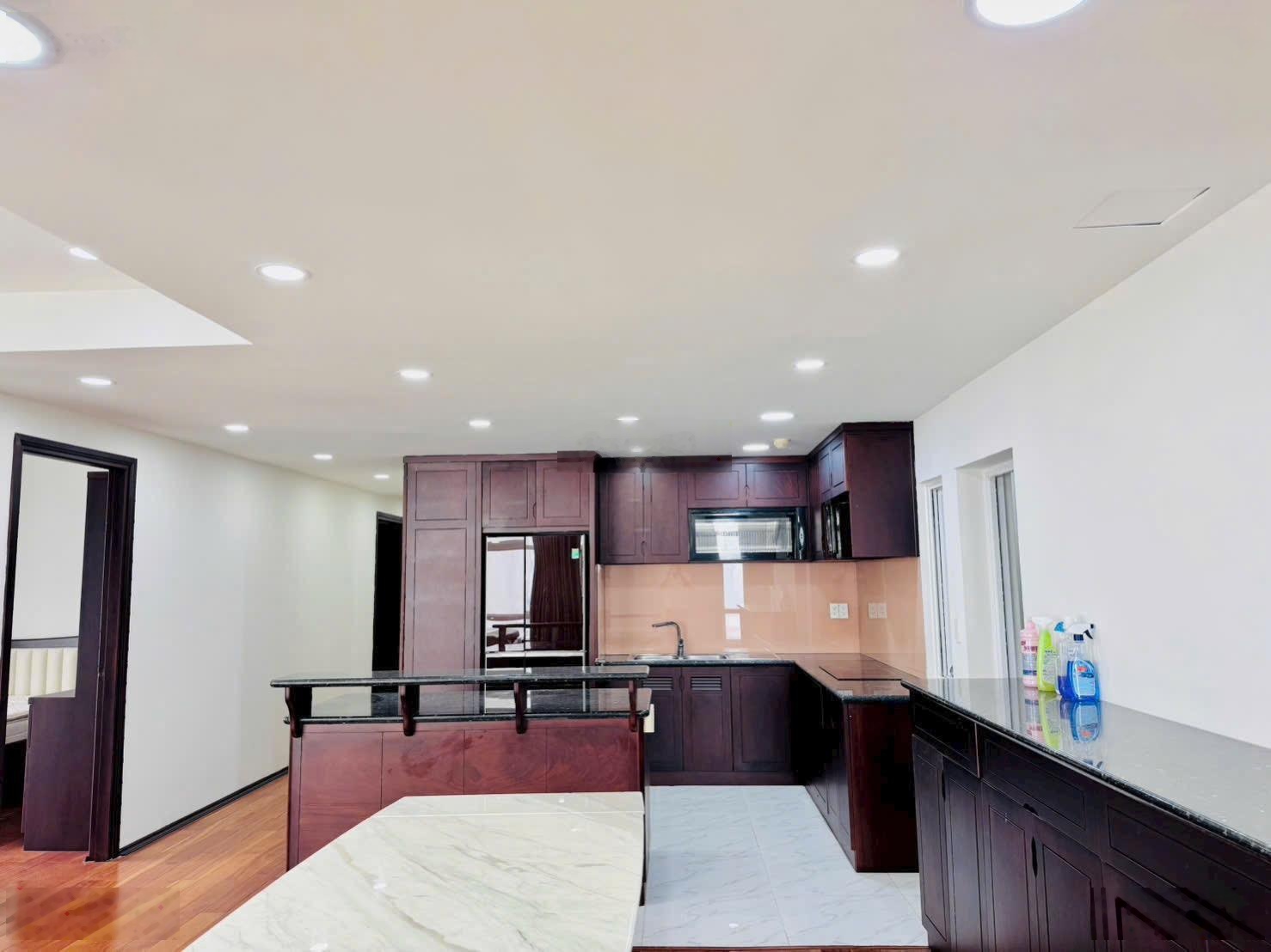 Bán căn hộ Riverside Residence Phú Mỹ Hưng 4PN 180m View sông Có 2 ô xe riêng Giá 20,5 tỷ