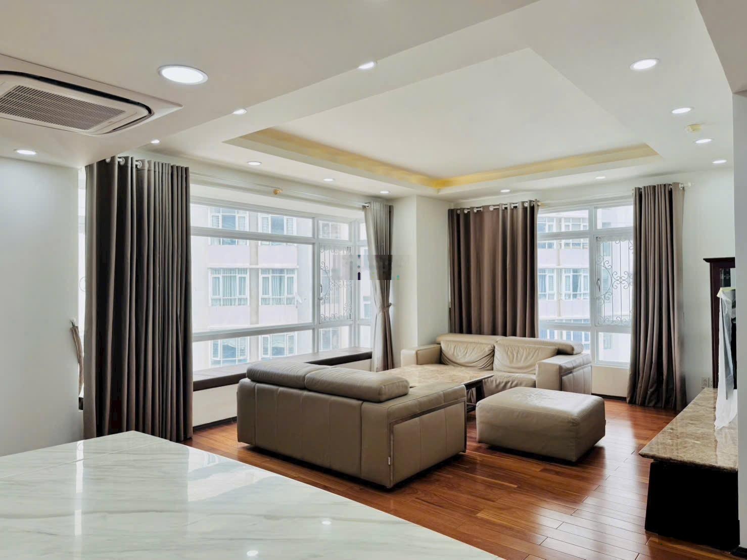 Cho thuê căn hộ Riverside Residence Phú Mỹ Hưng 4PN 180m View sông Có 2 ô xe riêng