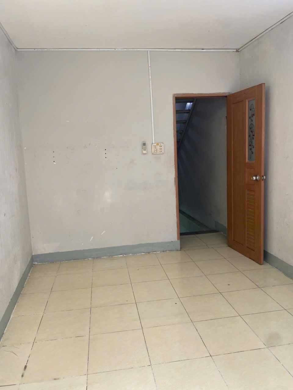 Cho thuê Nhà Đường Cao Đạt gần mặt tiền, Kinh doanh Tự Do , hẻm 4m.