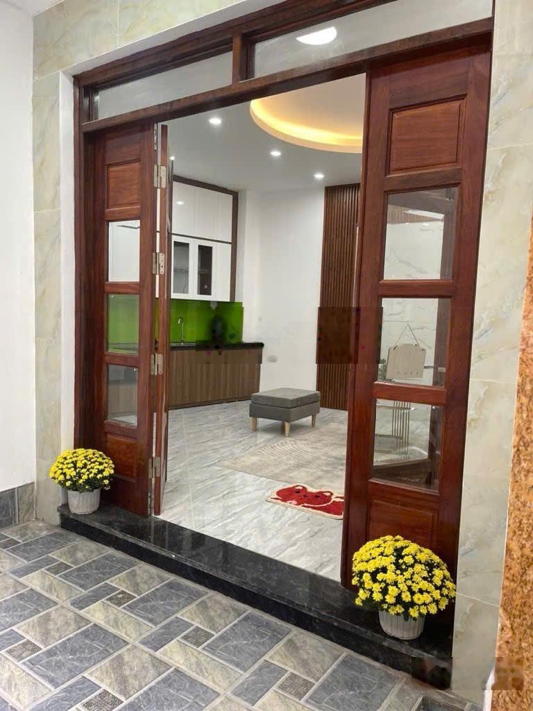 Bán nhà phố Minh Khai nhà mới đẹp,sát mặt phố, ô tô đỗ cổng, giá 9.9 tỷ