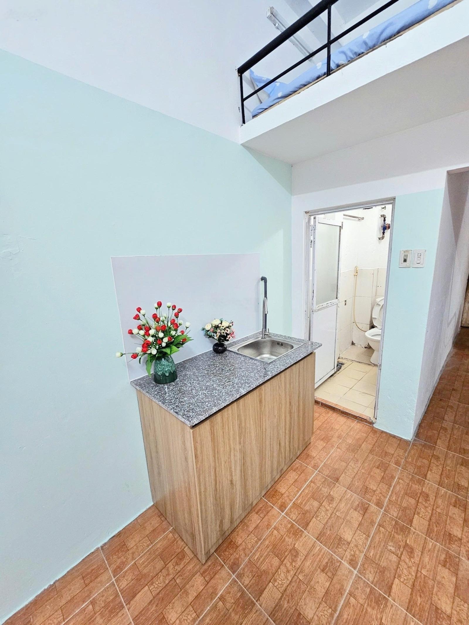 Phòng gác xép ban công thoáng 59 Phạm Văn Đồng