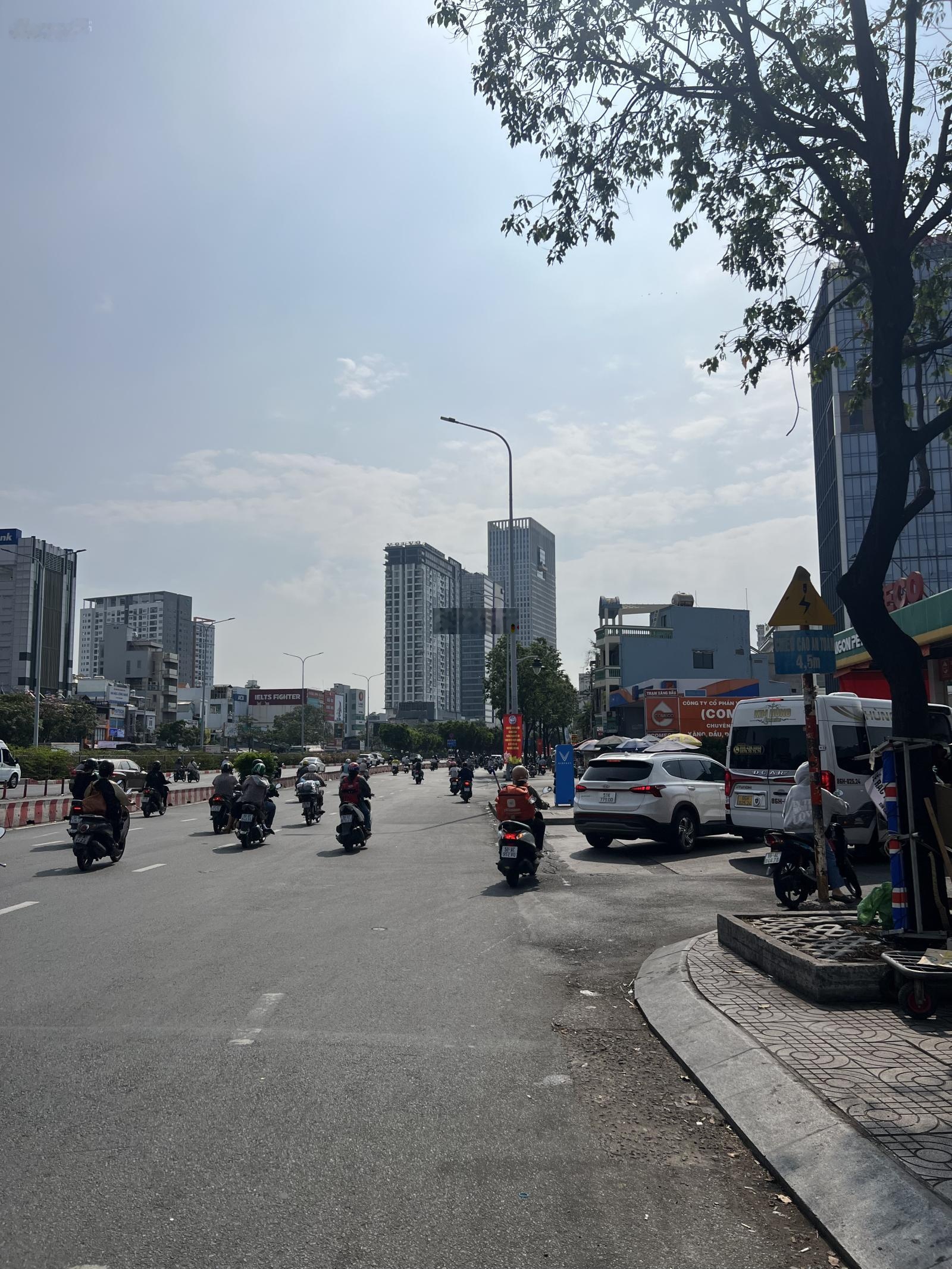 Cho thuê nhà ngang 7m ngay ngã tư hàng xanh ở thạnh Mỹ Tây Tphcm