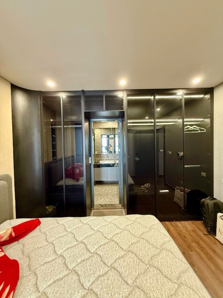 Bán nhà riêng Hoàng Quốc Việt - Cầu Giấy - DT 65m 6 Tầng - Ô Tô Hai Thoáng Dân xây ở ngay