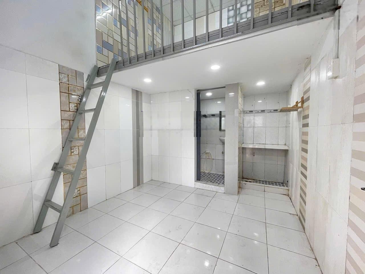 Phòng trọ gác cao 2m chi phí điện nước rẻ khu Tên Lửa, Tỉnh Lộ 10, Bà Hom