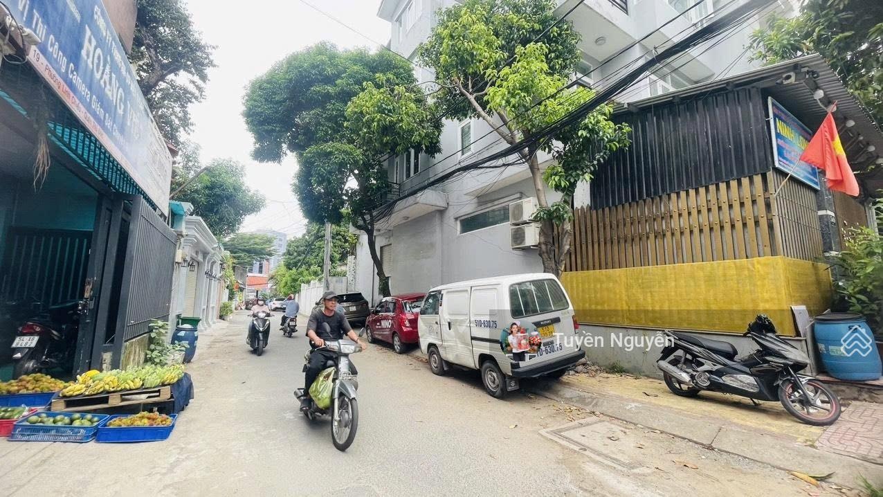 Ngộp - Bán đất tặng dãy trọ 200m2 ngang 9.2m ngay trường Đại Học Ngân Hàng thích hợp xây CHDV