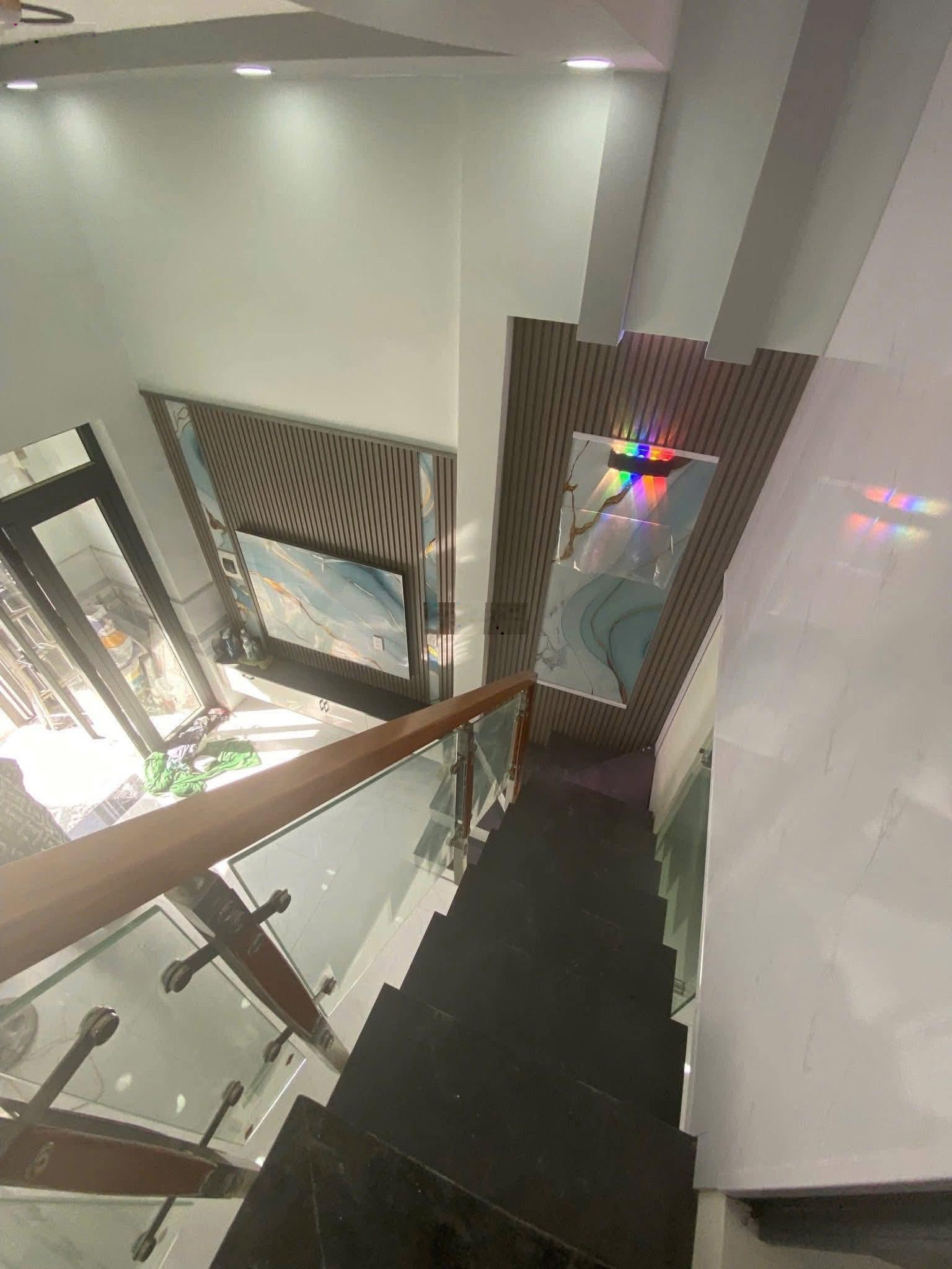 Nhà 1 trục xe hơi Tân thới Hiệp 21 q12 dt 3.5x8m đúc lững mới đẹp