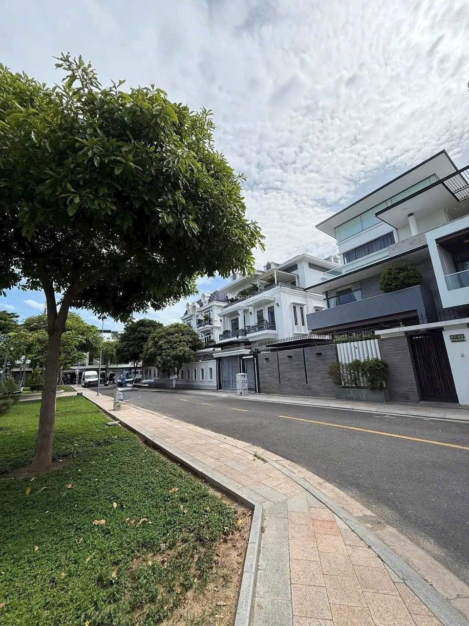 Còn duy nhất lô biệt thự đường V2 - VCN Phước Hải, Nha Trang- view công viên - giá tốt 58 triệu/m2