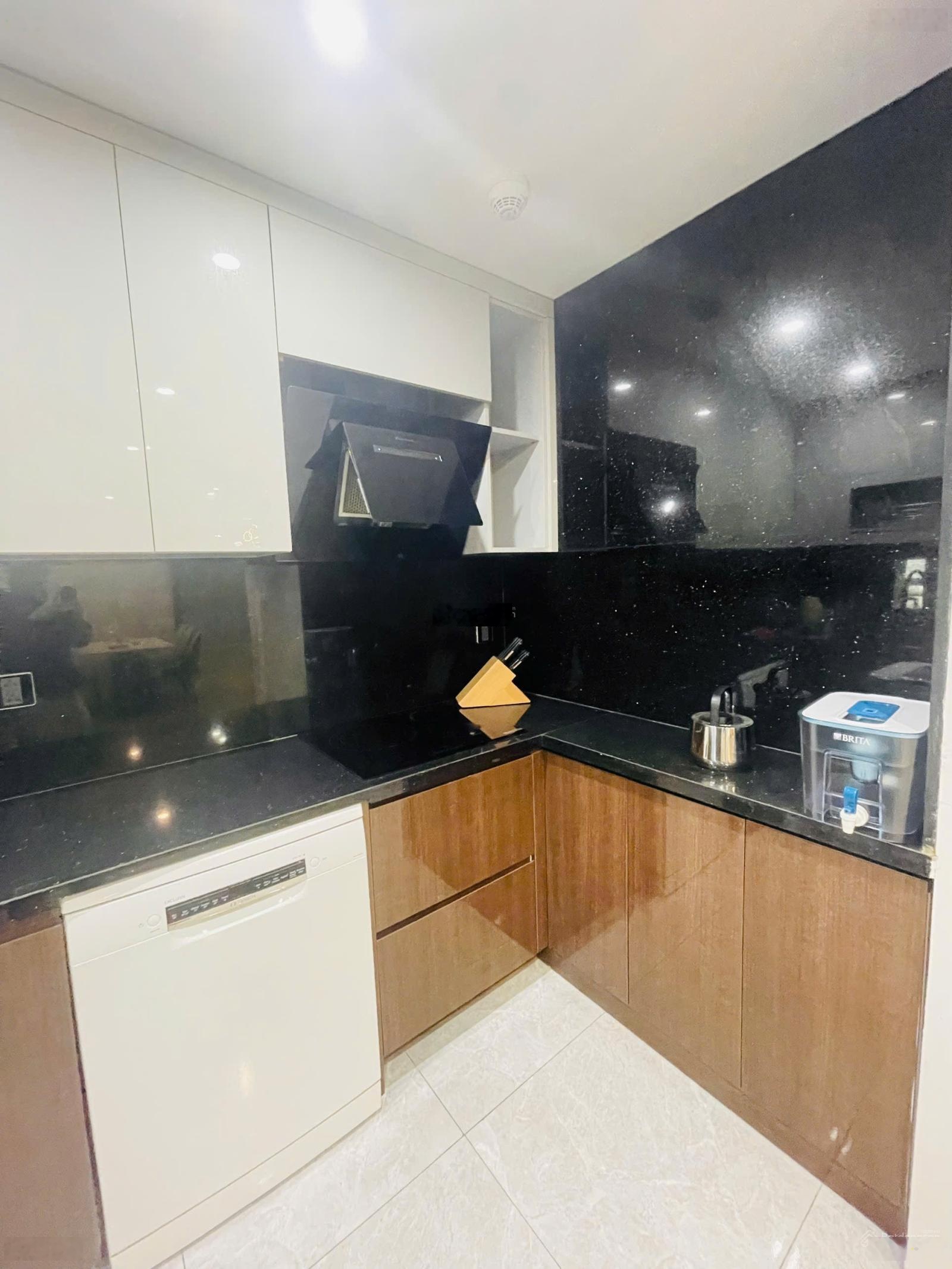 Bán căn góc 3PN full đồ cao cấp, có slot đỗ xe ô tô, tầng trung hướng Đông Bắc tại Mulberry Lane