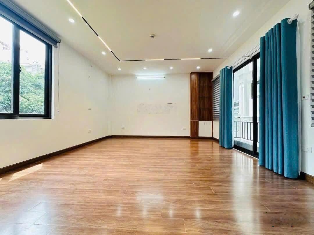 Chính chủ cho thuê nhà gần Hoàng Quốc Việt, dt 60m2 có kho, gần đường lớn, phù hợp ở kinh doanh