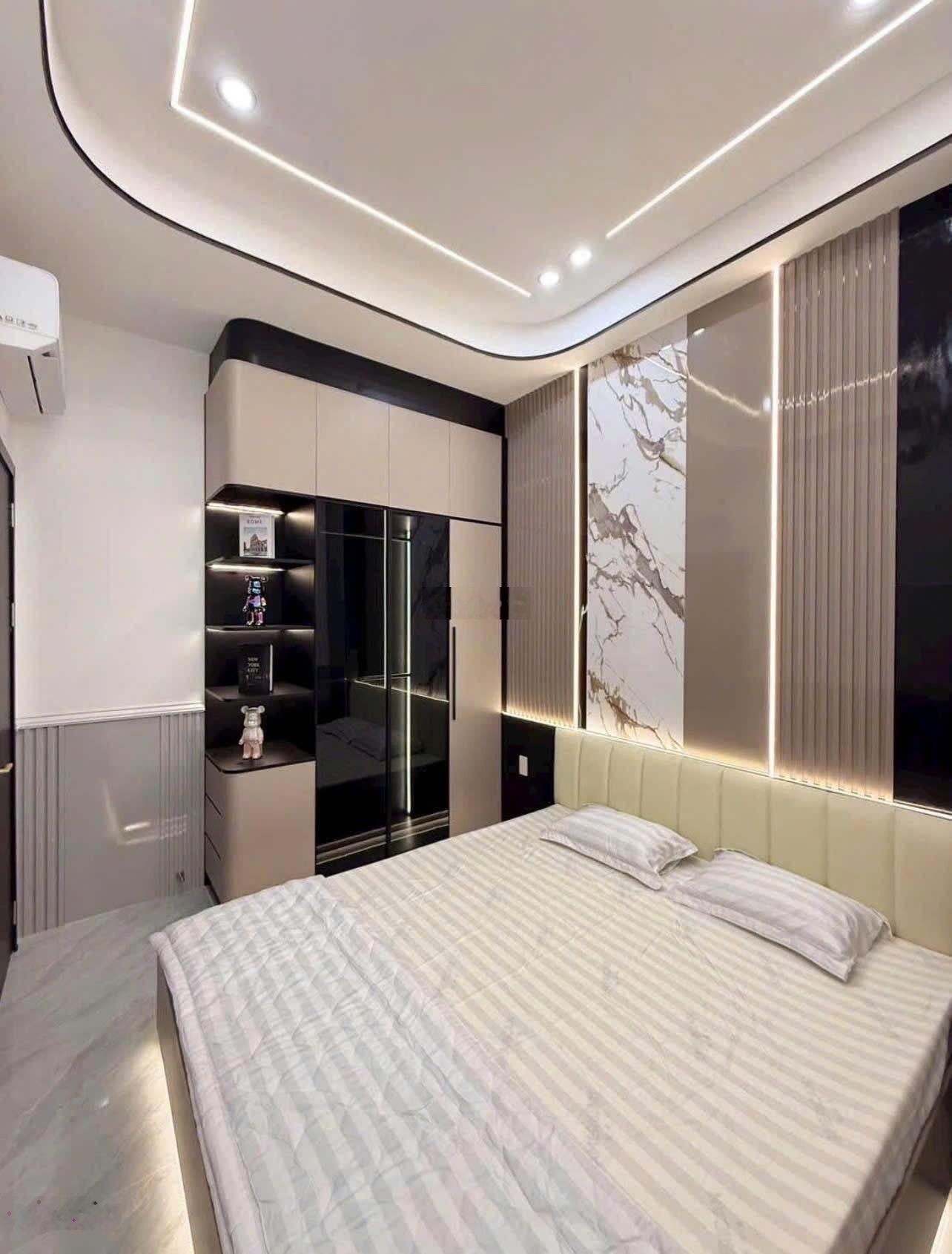 Nhà đẹp mới xây nằm ngay trung tâm thành phố thủ dầu một .