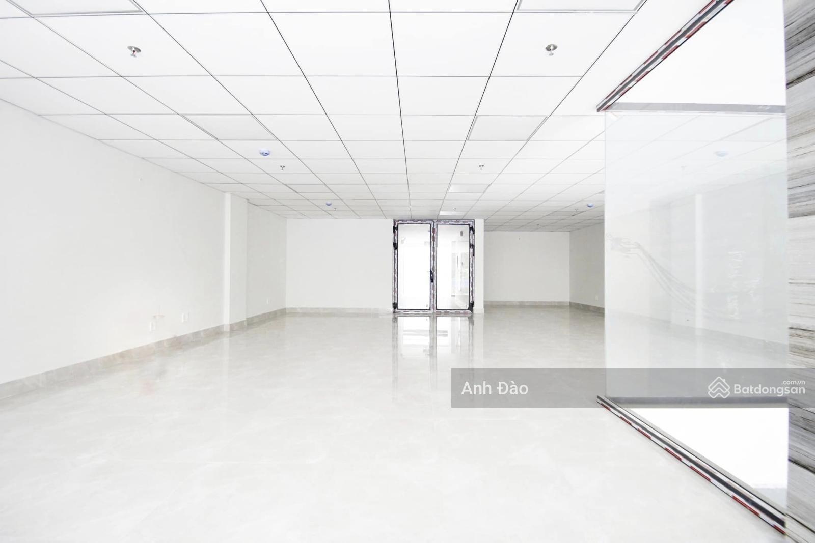 Cho thuê mặt bằng Nguyễn Thị Nhỏ, Quận 11 Diện tích lớn 2.300m² Giá 500 triệu/tháng
