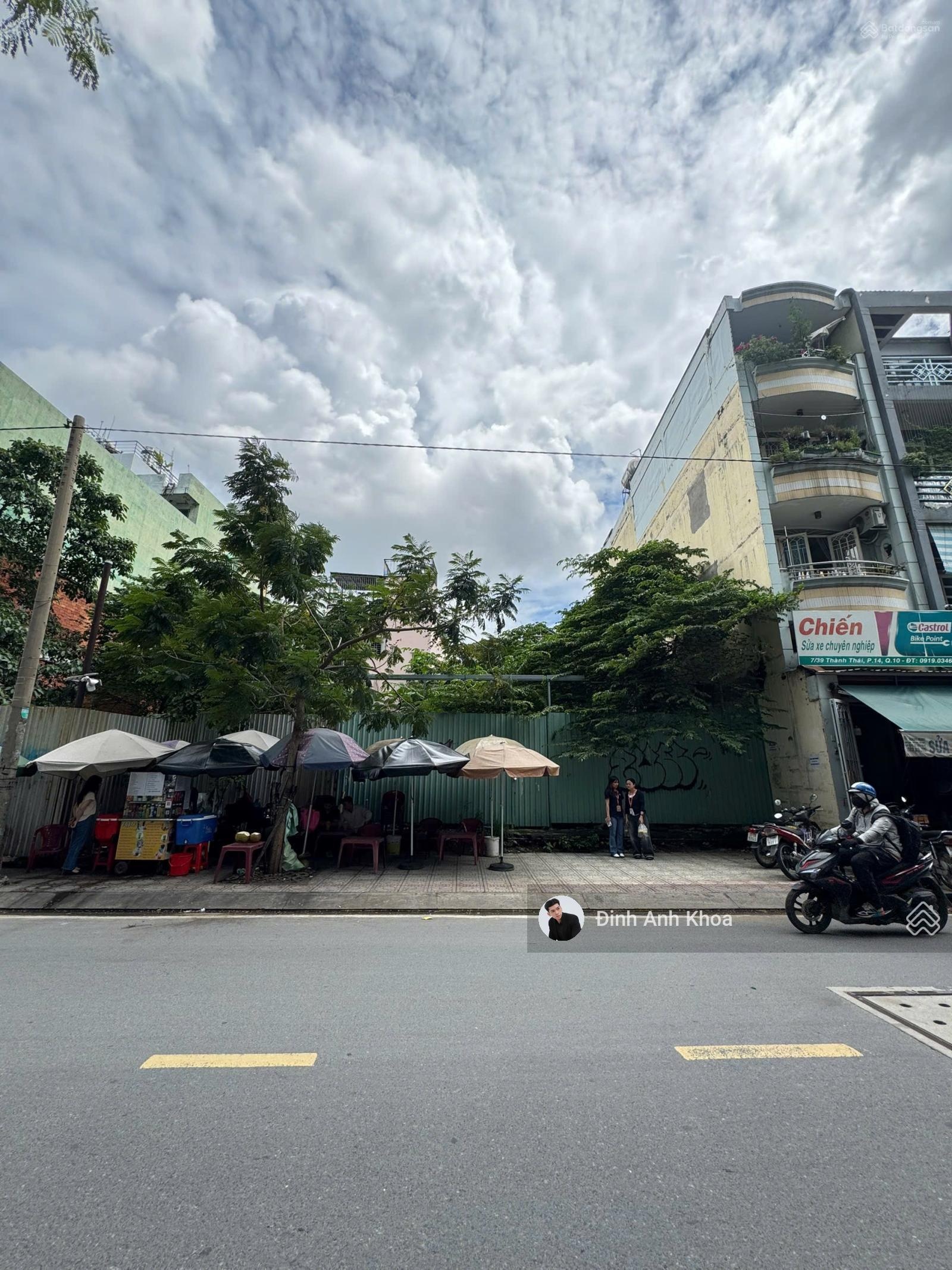 Siêu phẩm! cần bán khuôn đất lớn 2 mt trước sau. dt:10,5x35m mt đường thành thái quận 10.giá 90 tỷ