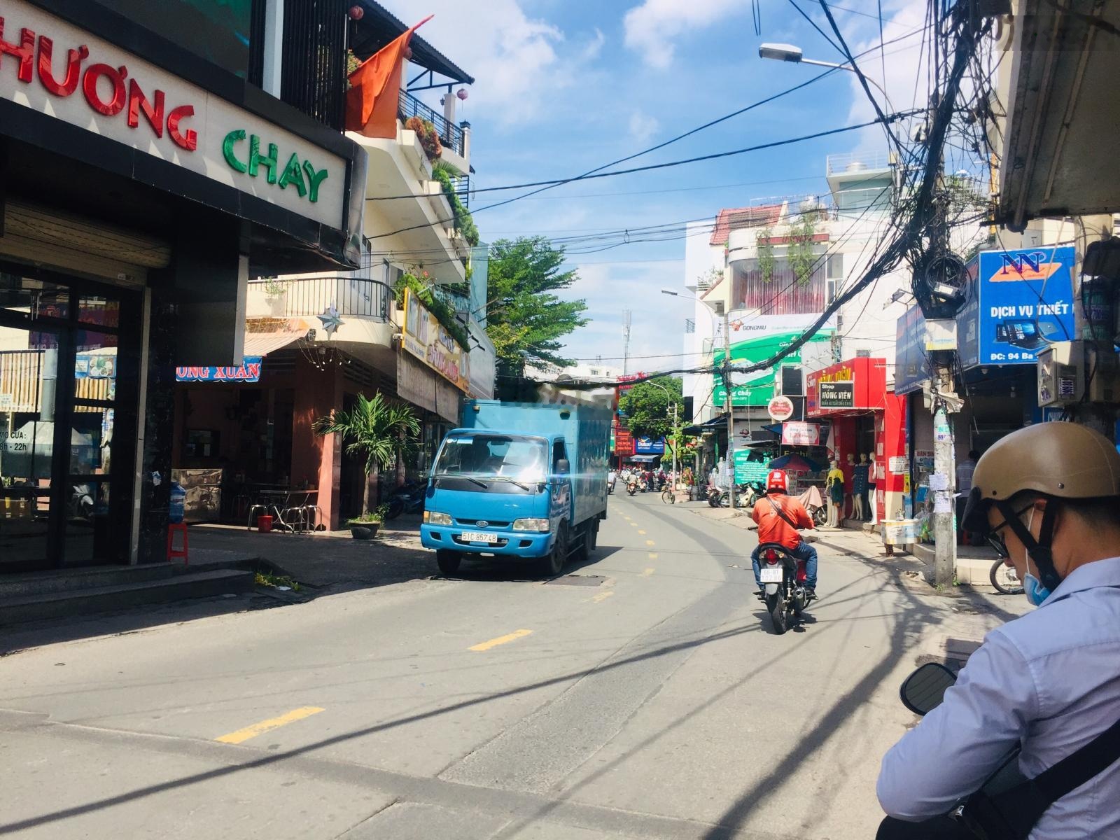 Bán nhà mặt phố K300, 20 tỷ, 100m2, 6PN + 6WC, giá tốt!