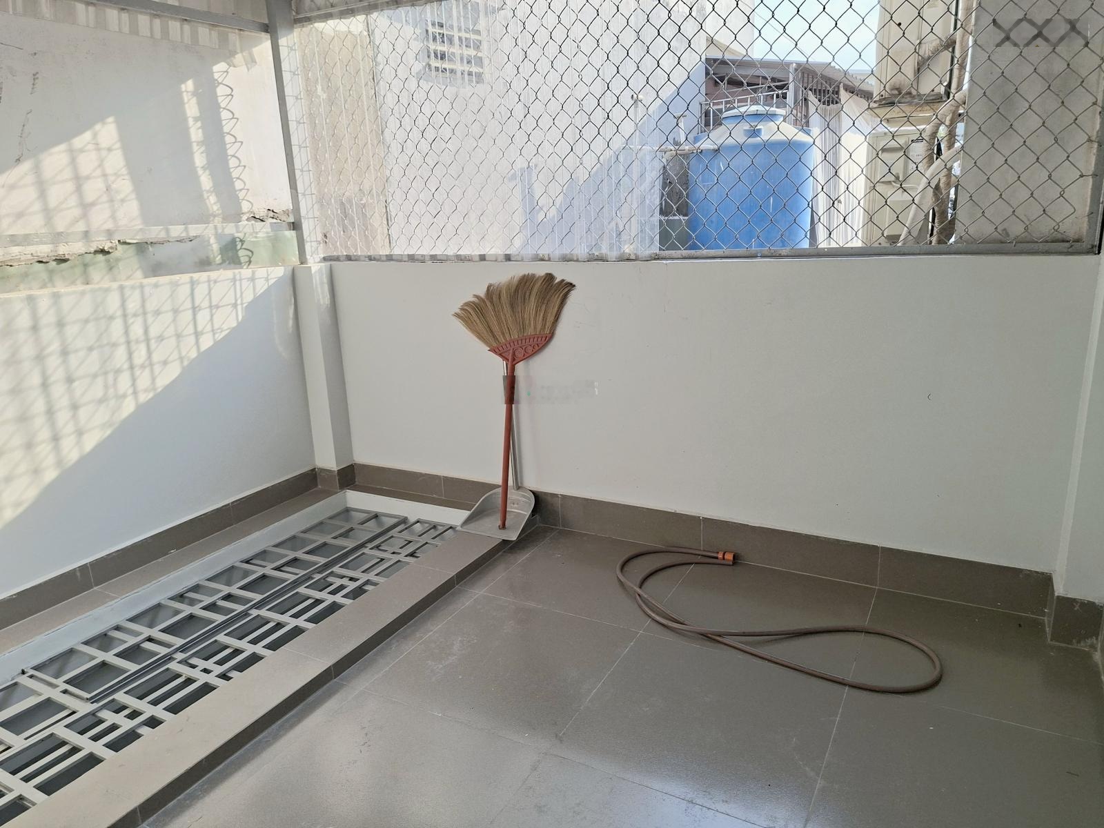 Phòng mới, gần phần mềm Quang Trung, ĐH T27, gần Nguyễn Văn Quá, 2.2tr.