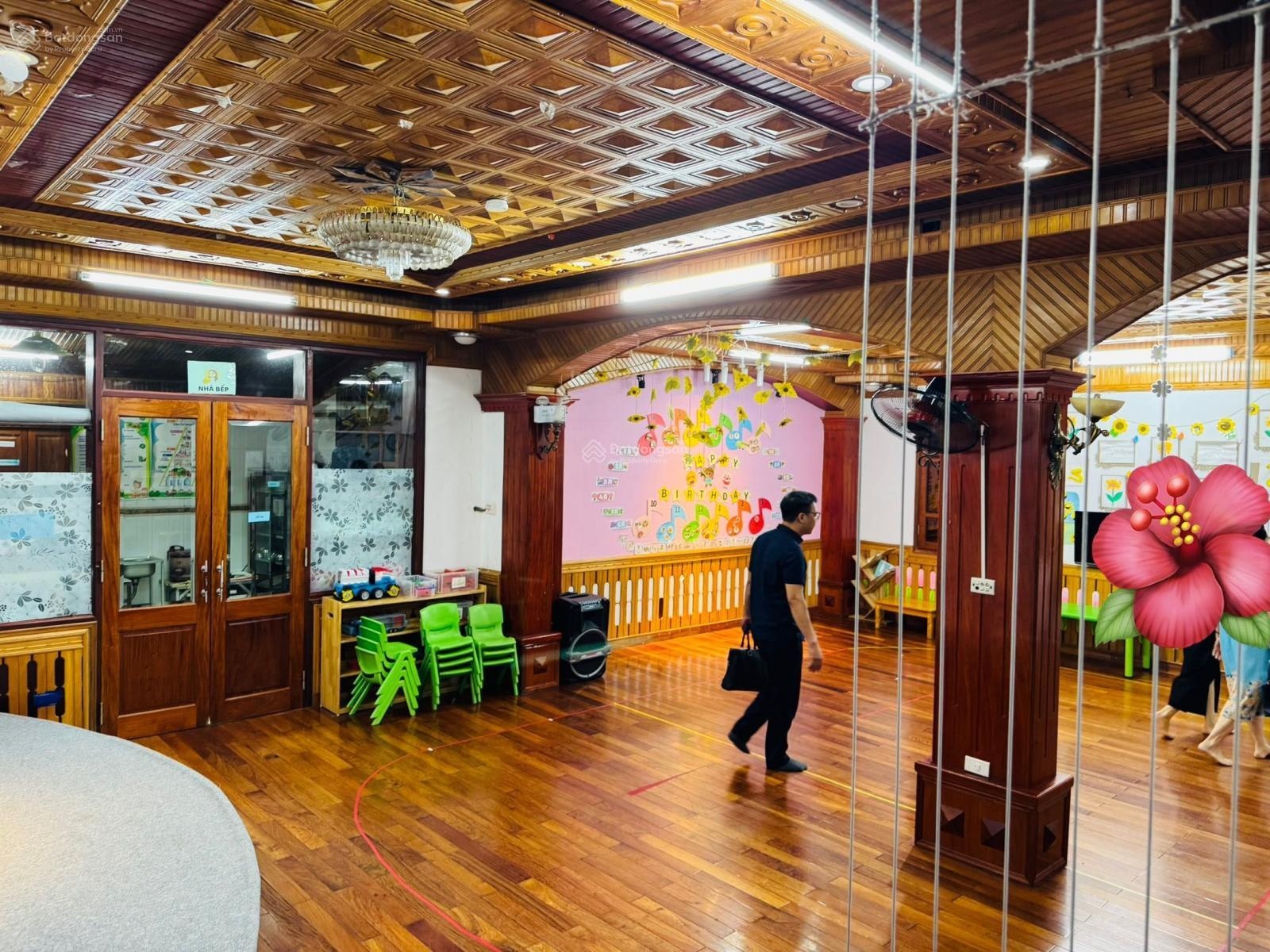 Bán Nhà Biệt Thự, Lô Góc,9PN, 5WC, 256m2 tại Trần Thái Tông, Cầu Giấy, giá ưu đãi chỉ với 129 tỷ