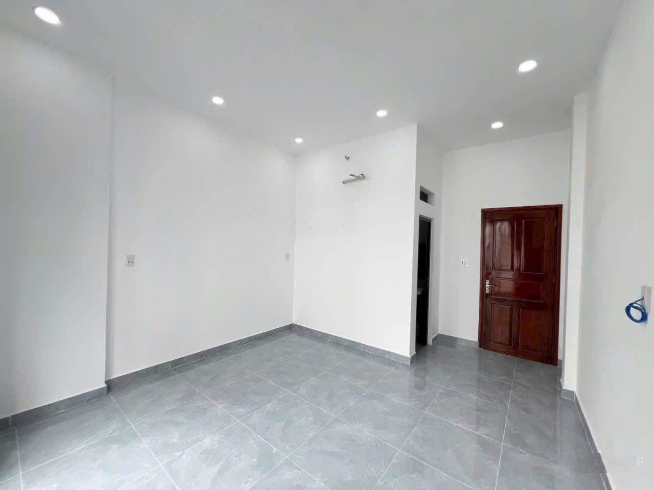 8,2 Tỷ Nhà hẻm 5M thông diện tích 4x12 ( 2 lầu st ) SHR hoàn công
