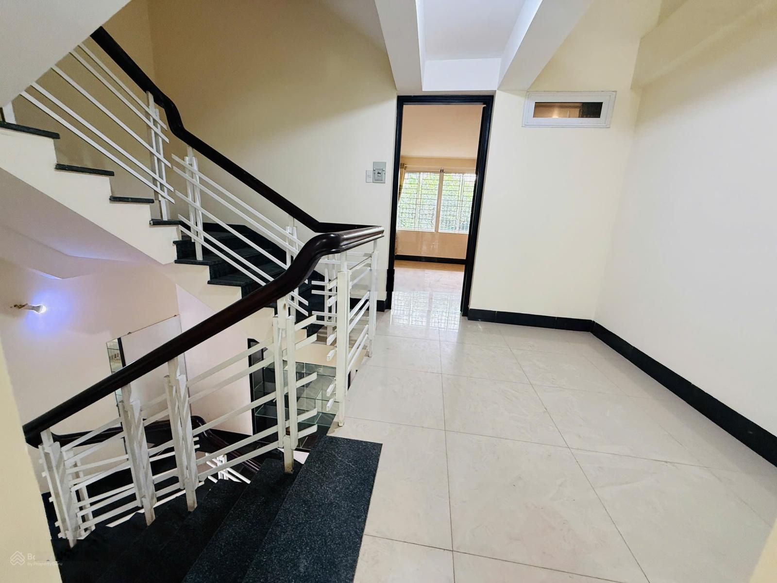 Nhà 4 Tầng Đối Diện Trường Cao Đẳng Du Lịch Nha Trang, Mặt Tiền Đường Điện