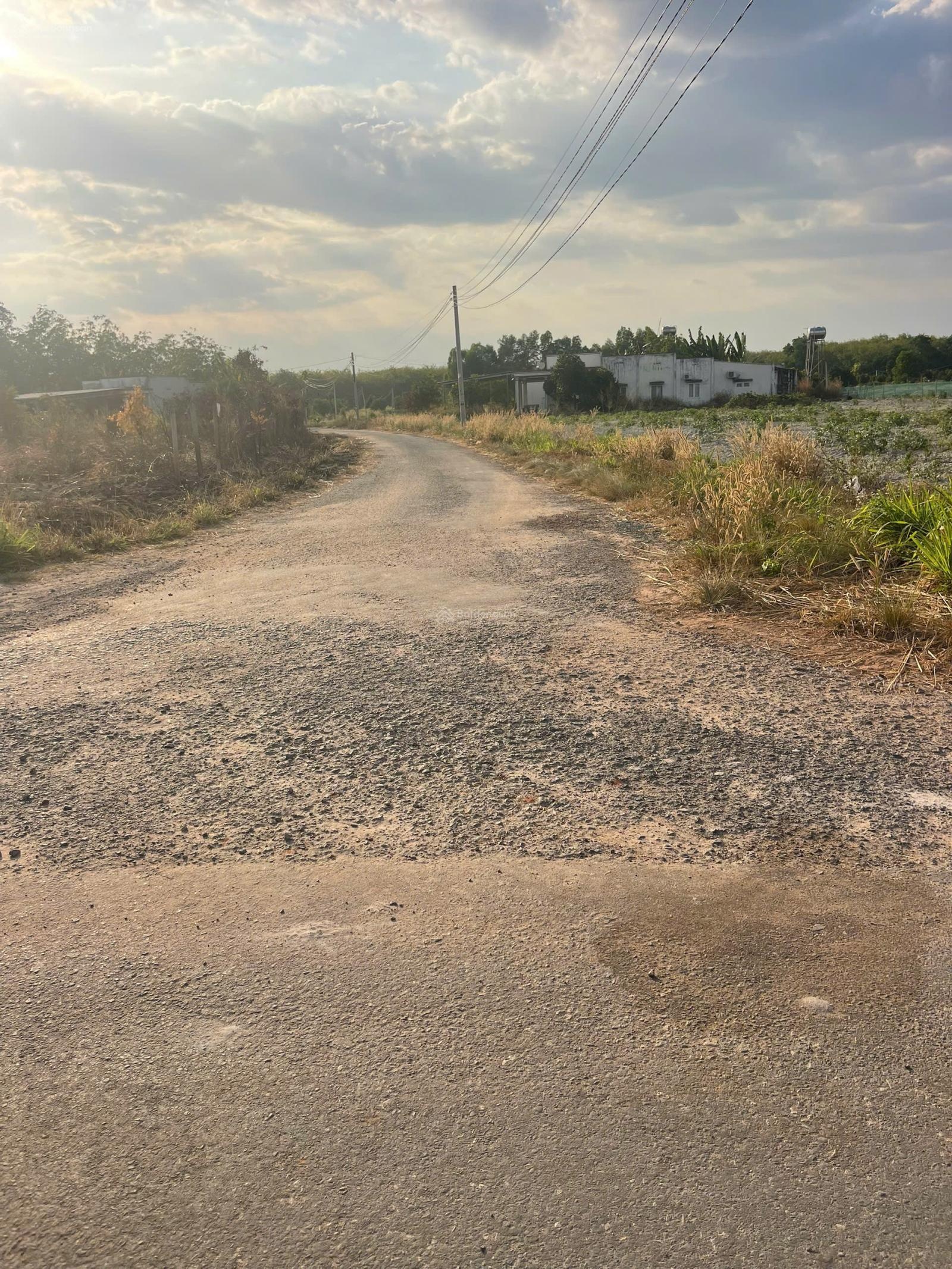 sang gấp lô đât đường sắp lên nhựa gần 3 trường học và chợ Chơn Thành