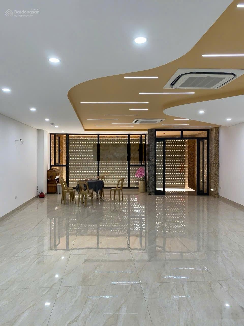 Cho thuê nhà mặt phố kđt dịch vọng - cầu giấy, 120m² / 6 tầng. thông sàn - thang máy - có hầm, 60tr