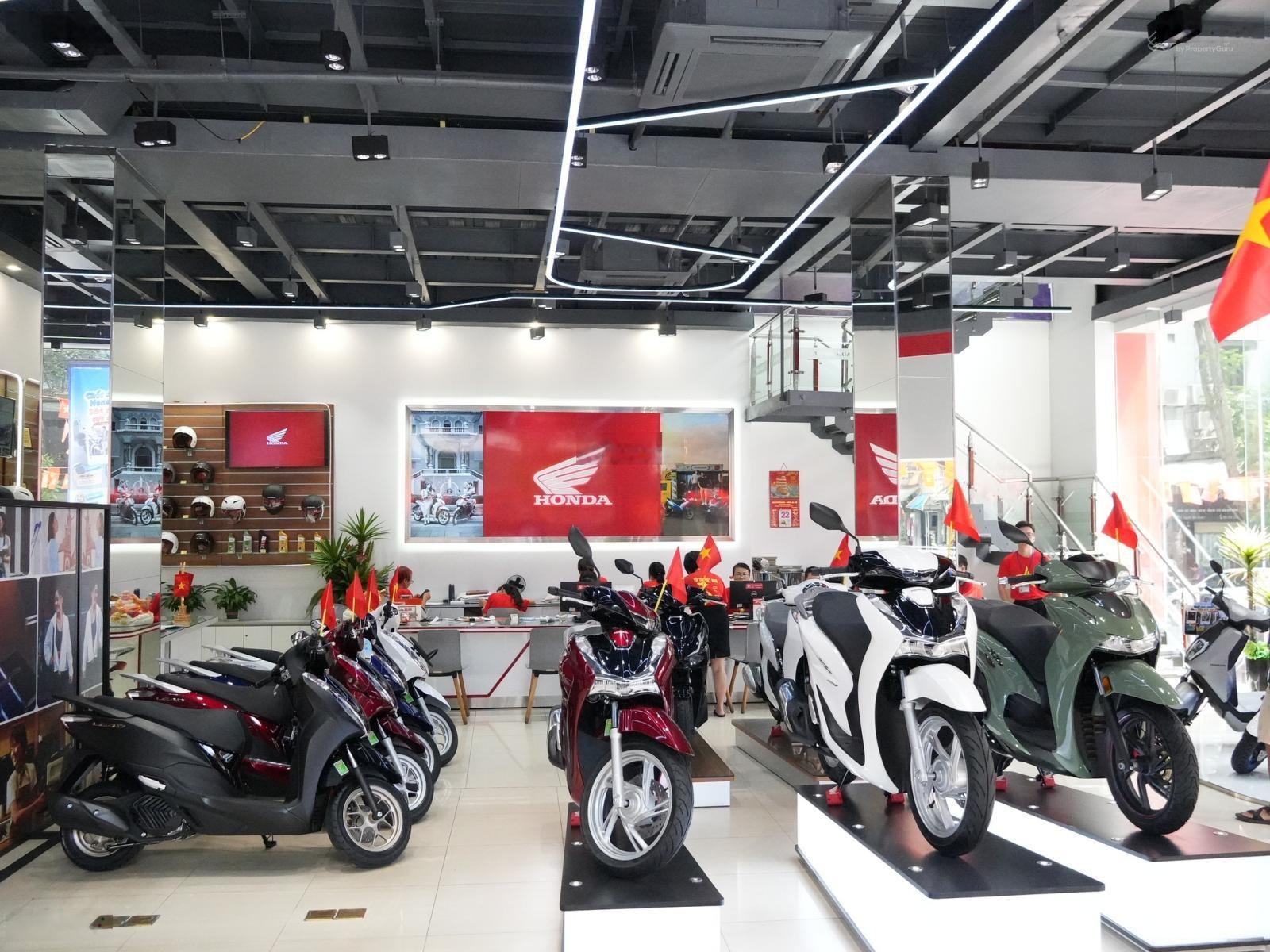 Cho thuê nhà mặt phố Quang Trung, Hoàn Kiếm, lô góc rộng 30m được thiết kế 2 tầng với DT: 450m2