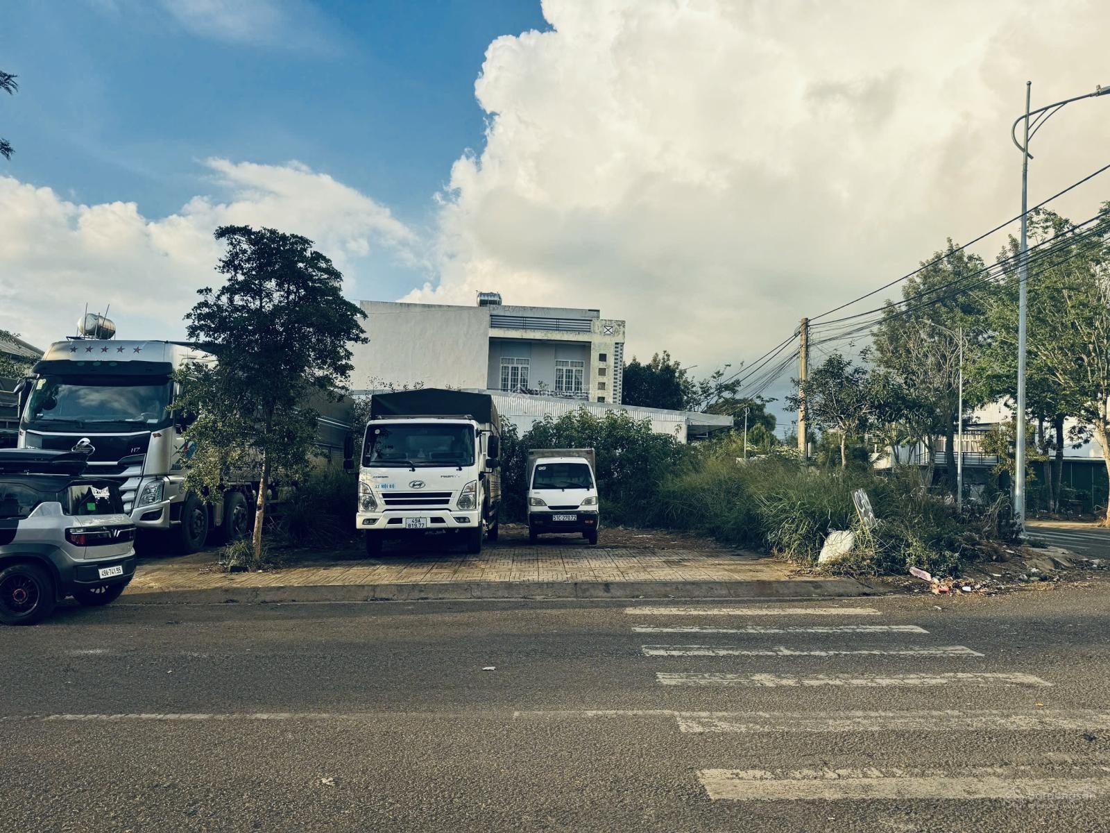 Lô 90 - Bán lô góc 2 mặt tiền đường 18m MR CHÍ THIỆN BĐS