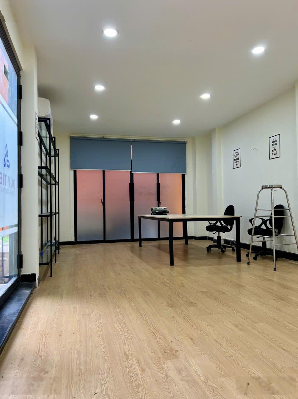 Chính chủ cho thuê mặt bằng văn phòng studio trung tâm gò vấp view ban công thoáng mát