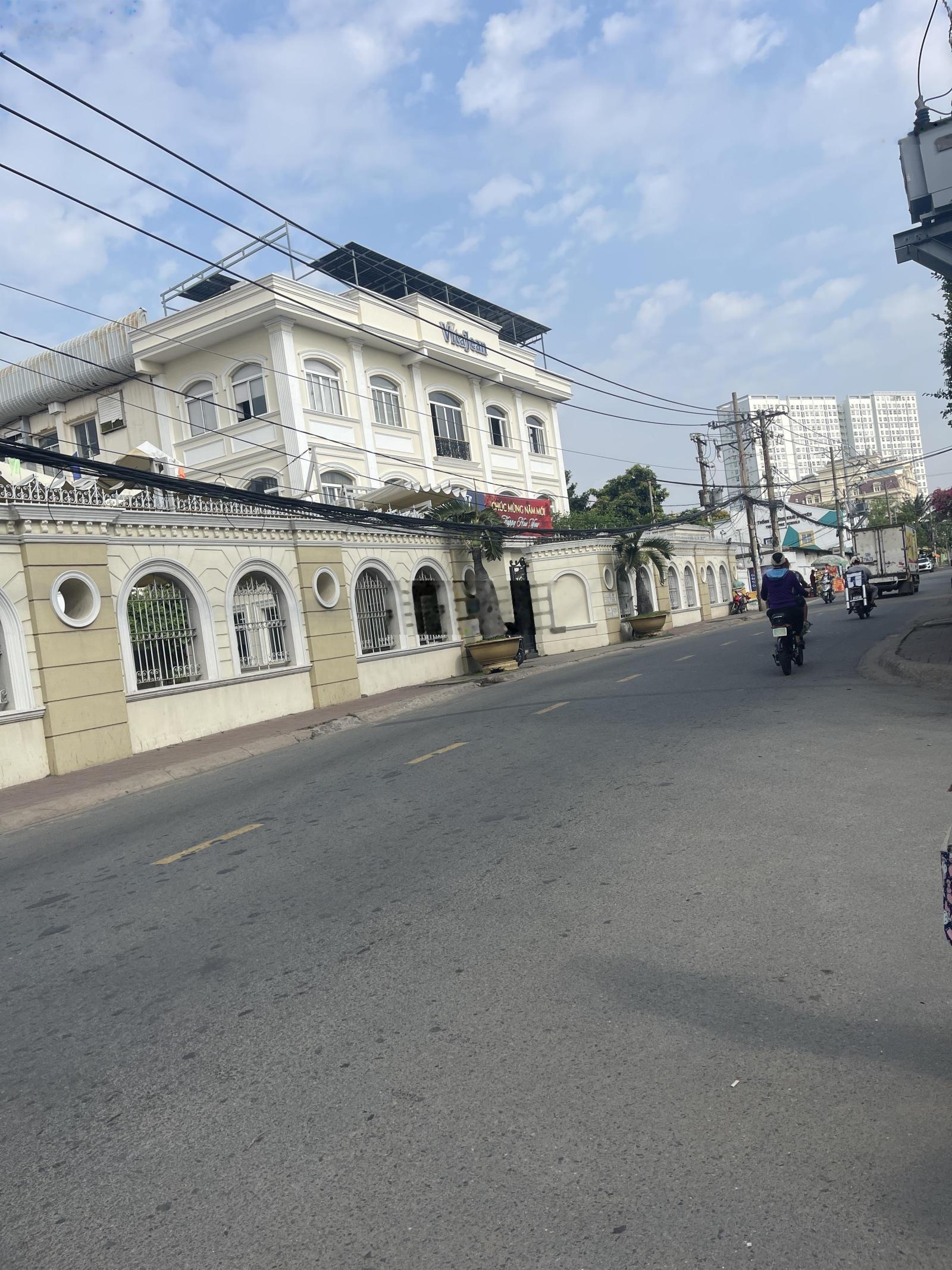 Trương Văn Hải - HXH tránh - chỉ 8.6 tỷ. DT 94.5m2 - nhà 3PN - ôtô để trong nhà