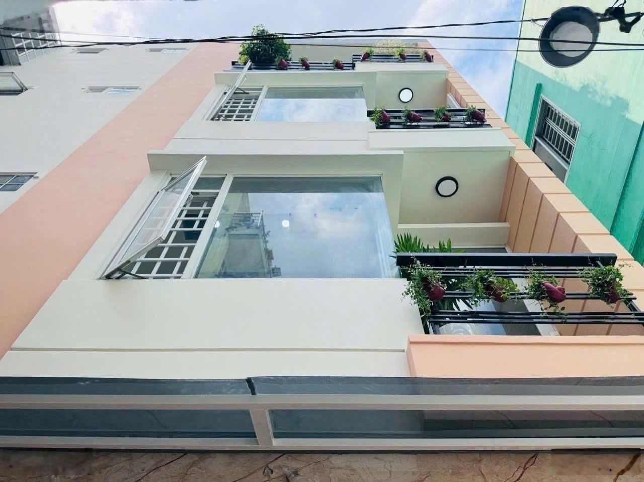 Con hàng trung tâm phú nhuận, thích quảng đức. đồ trong nhà full, khai thác dòng tiền tốt chỉ 8t6