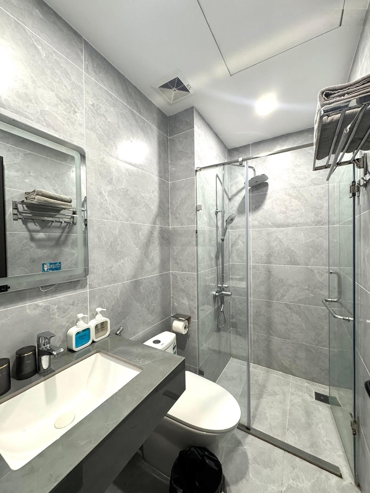 Cho thuê nhà mặt phố Khúc Thừa Dụ,mặt tiền 20 siêu rộng,diện tích lớn, phù hợp mô hình thông san