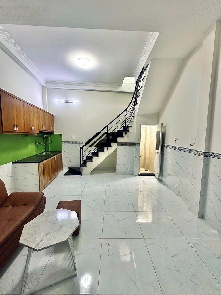 Bán nhà 3 tầng gần chợ gò vấp - 28m2 - sát mặt tiền - chỉ 3,85tỷ