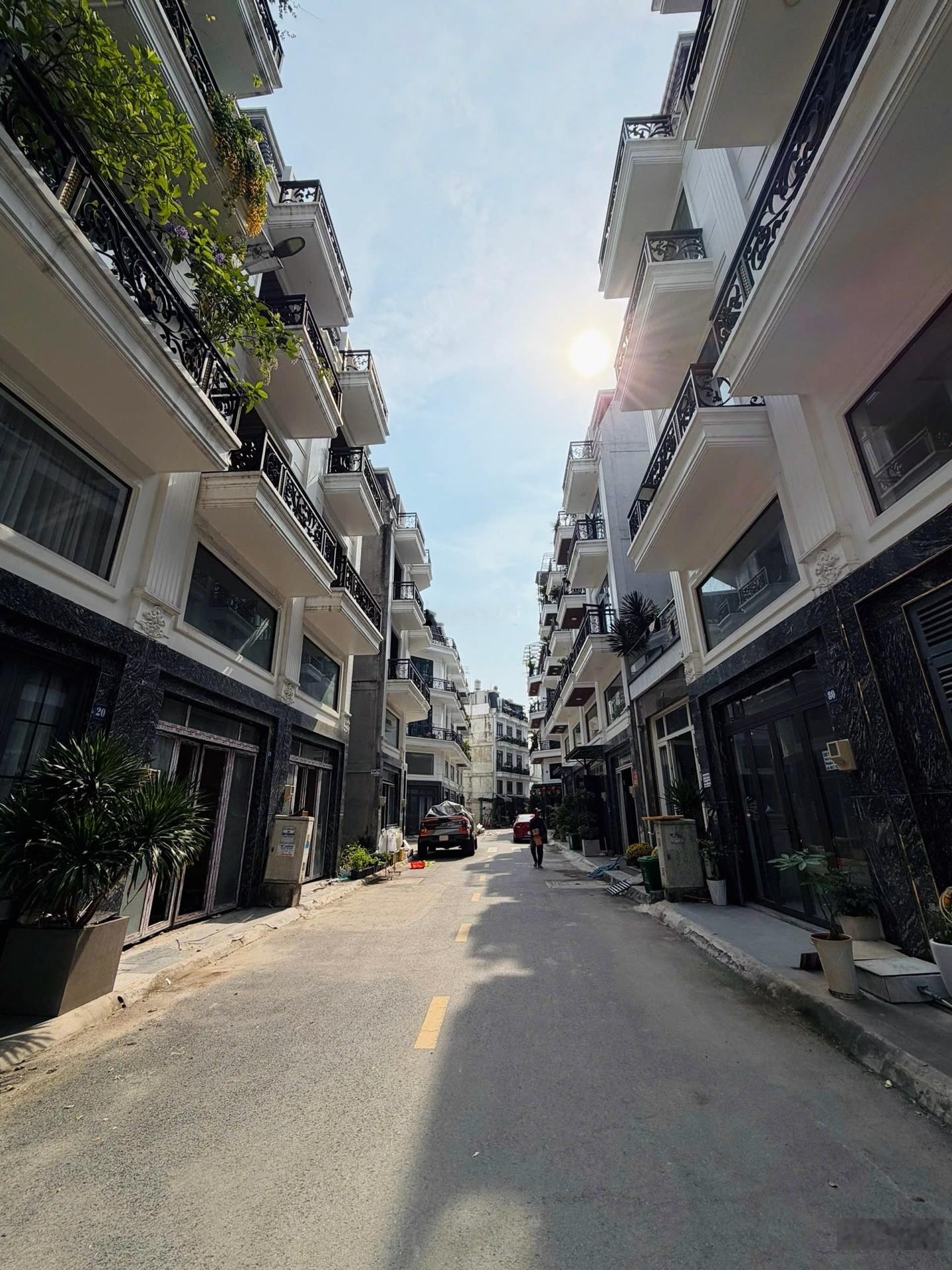 Nhà full nội thất - Khu dân cư Thành Đô - Thạnh Xuân 38, quận 12 - 5 tầng - 51m2 - 6,38 tỷ