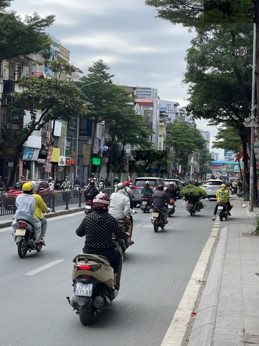 Bán nhà phố Tây Sơn cách 1 Nhà ra phố xây mới tặng nội thất sang trọng ở ngay 29m-6 Tầng -giá 6.5ty