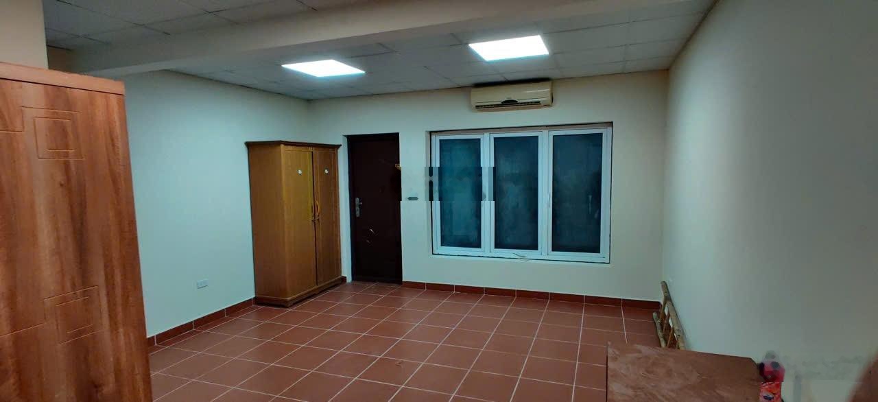 Cho thuê nhà Ngõ 80 Trung Kính -70m2 x 5 Tầng ,Chia mỗi tầng 2 phòng ,oto đỗ cửa 30 triệu/tháng