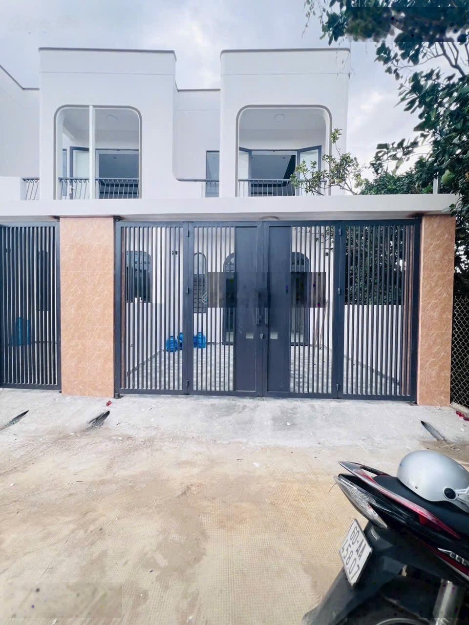 Nhà lầu ngay ngã tư bến cá 5x16 xây dựng hiện đại chỉ 700tr sở hữu ngay cả nhà cả đất