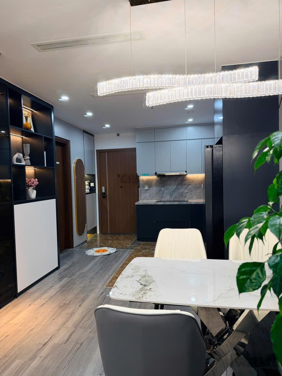 Bán căn hộ chung cư toà B10A Nam Trung Yên, Cầu Giấy. 69m2, 2 phòng ngủ, full. 6.1 tỷ. 0983237984