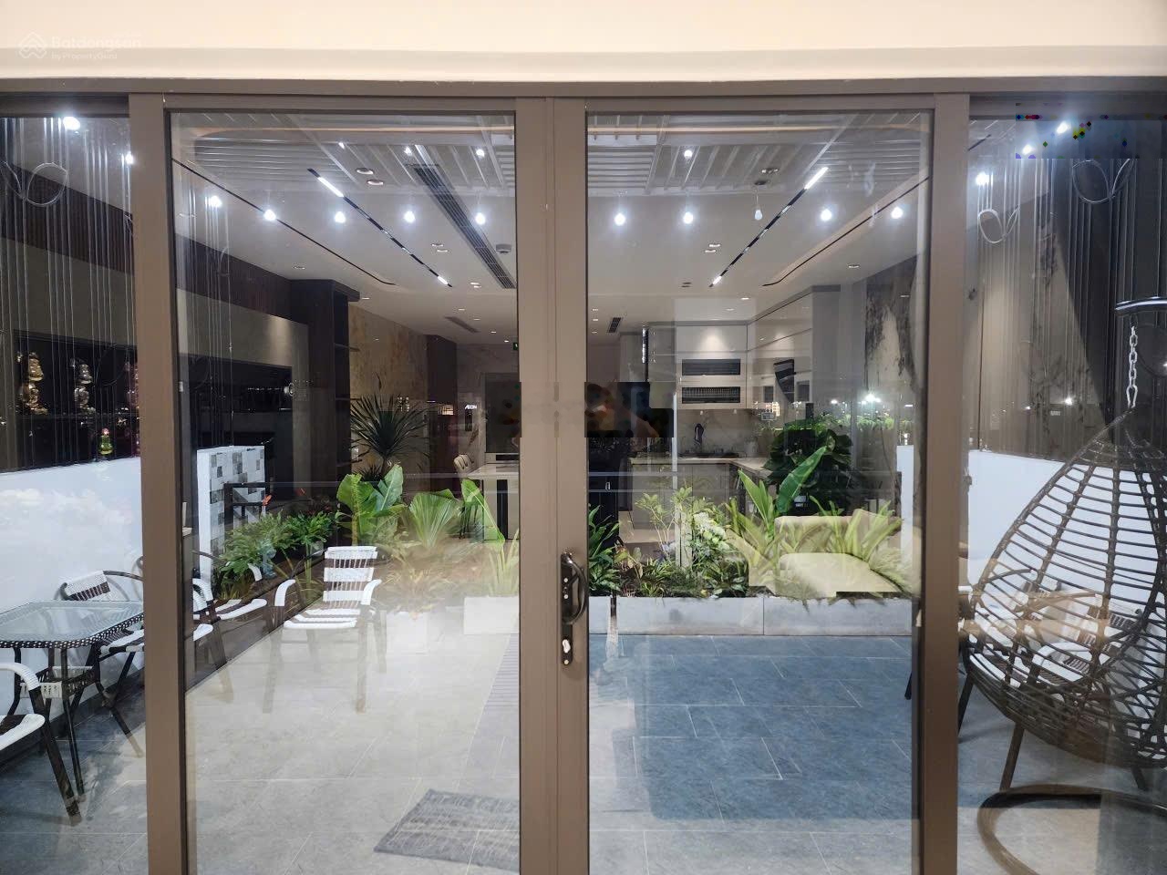 Bán nhà phúc đồng 918 phân lô quân đội. DT 85m MT5,1 giá 26 tỷ. Gara 2 oto 7 chỗ. 8 tầng thang máy.