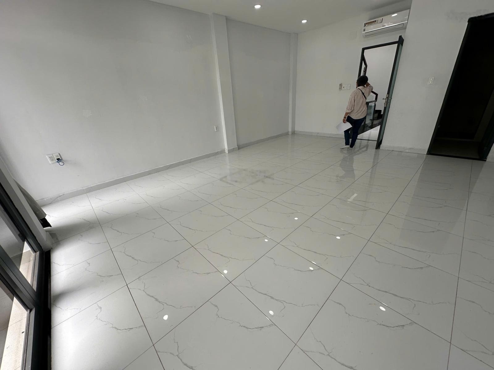 Cho thuê văn phòng KDT VẠn Phúc city 40m2 7tr