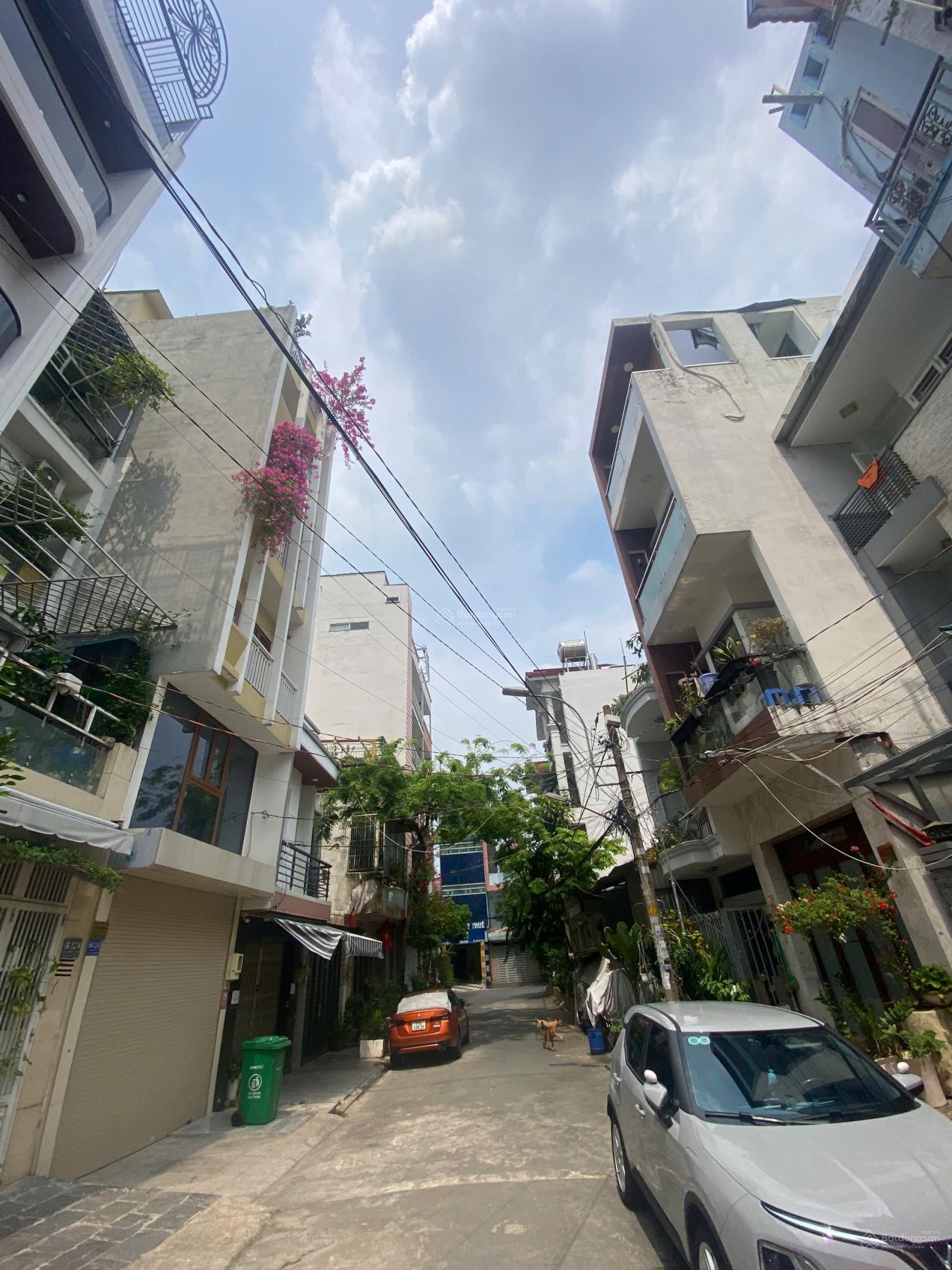 Siêu phẩm 5 tầng có thang máy - ngay emart phan huy ích - đường 10m