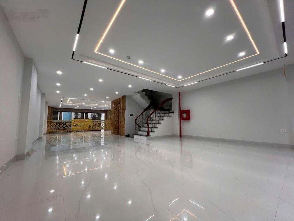 Bán nhà phố Hồng Mai, Hai Bà Trưng 100m2, 8 tầng, giá 45 tỷ. Toà nhà văn phòng.