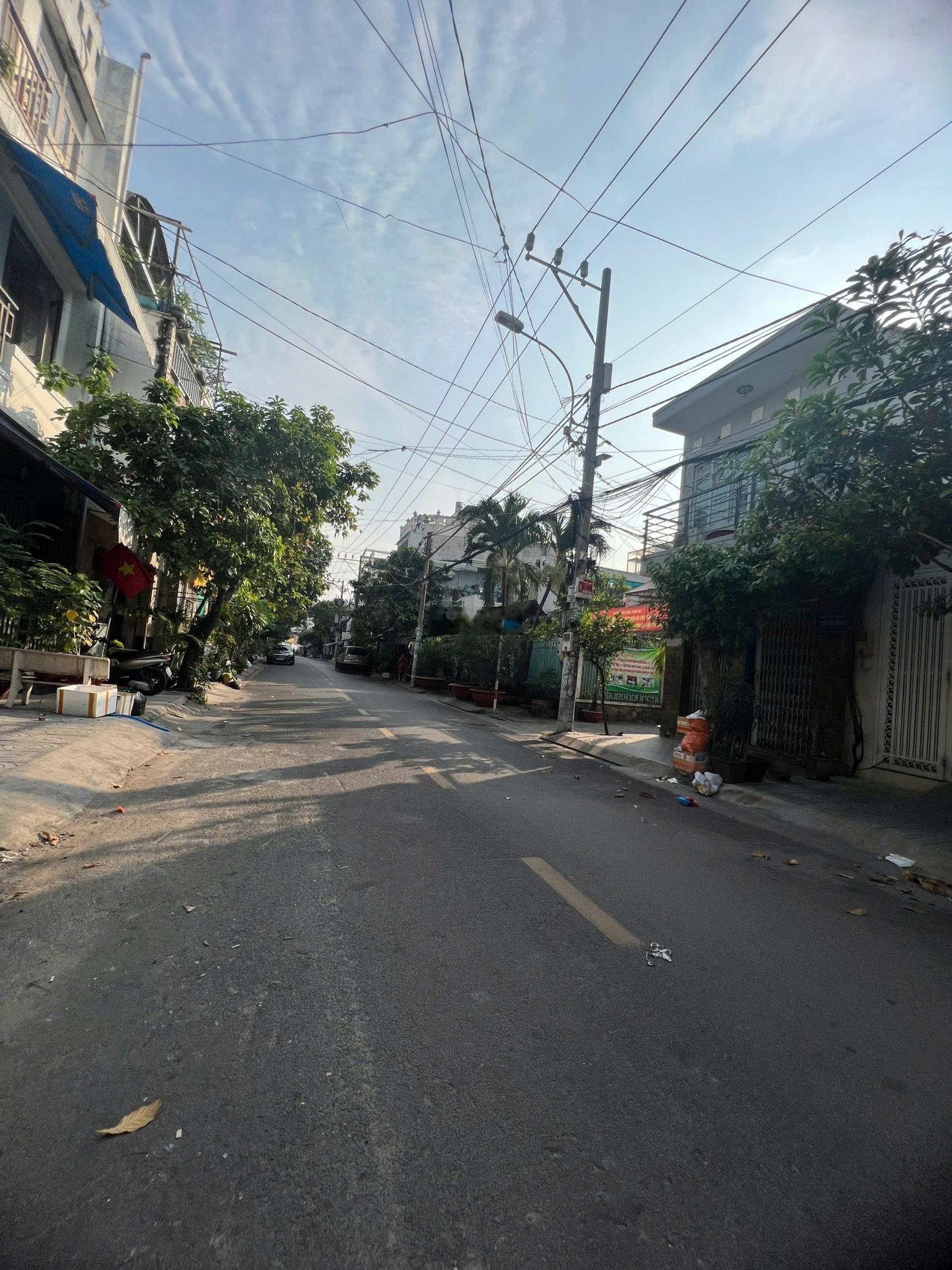 Mặt tiền Tây Sơn giá chỉ 6.4 tỷ DT 4x16m 1 gác sát nhà thờ Tân Hương