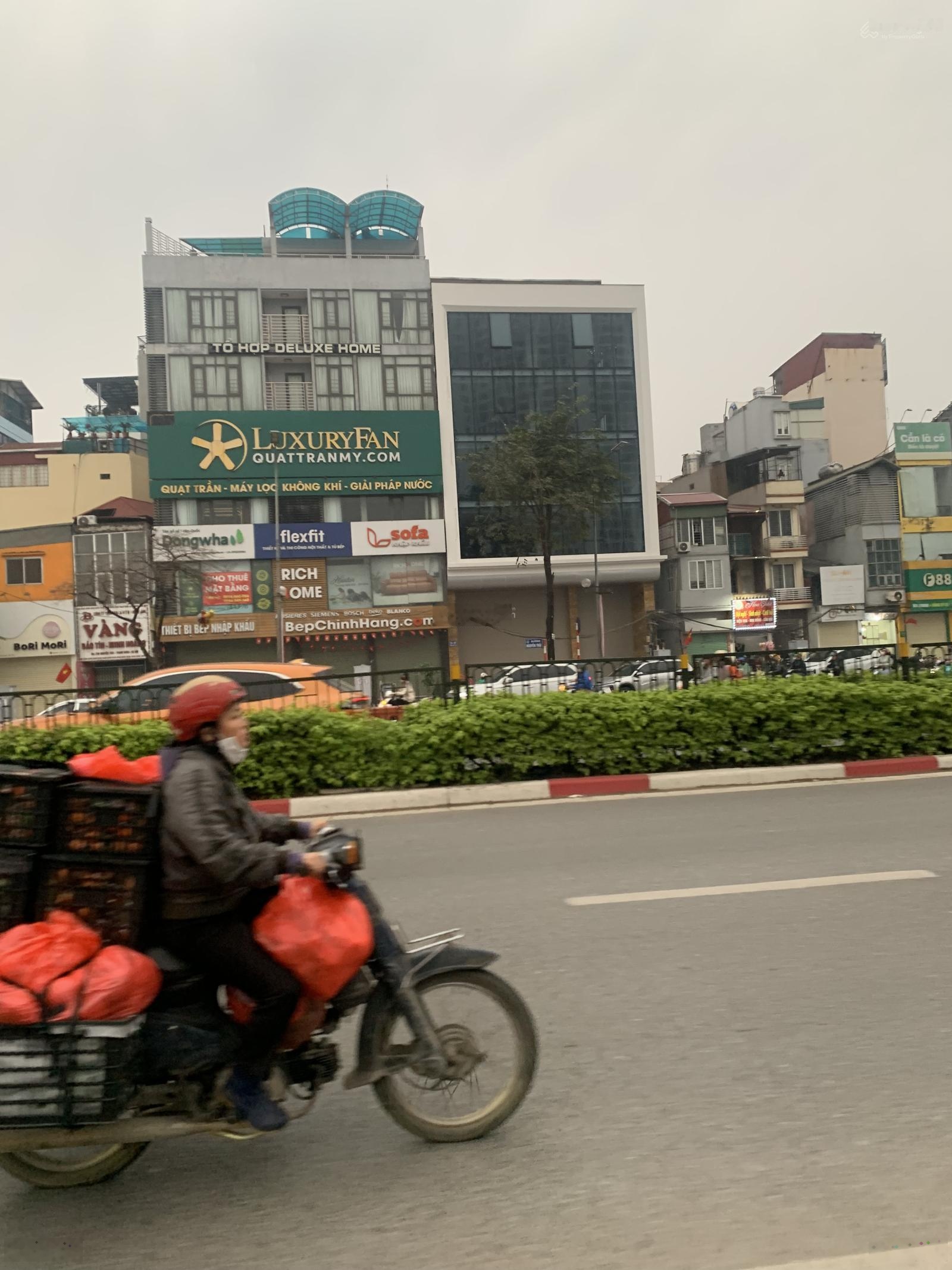 Cho thuê nhà mặt phố Nguyễn Trãi 100m2x2 tầng- Ngang 12m