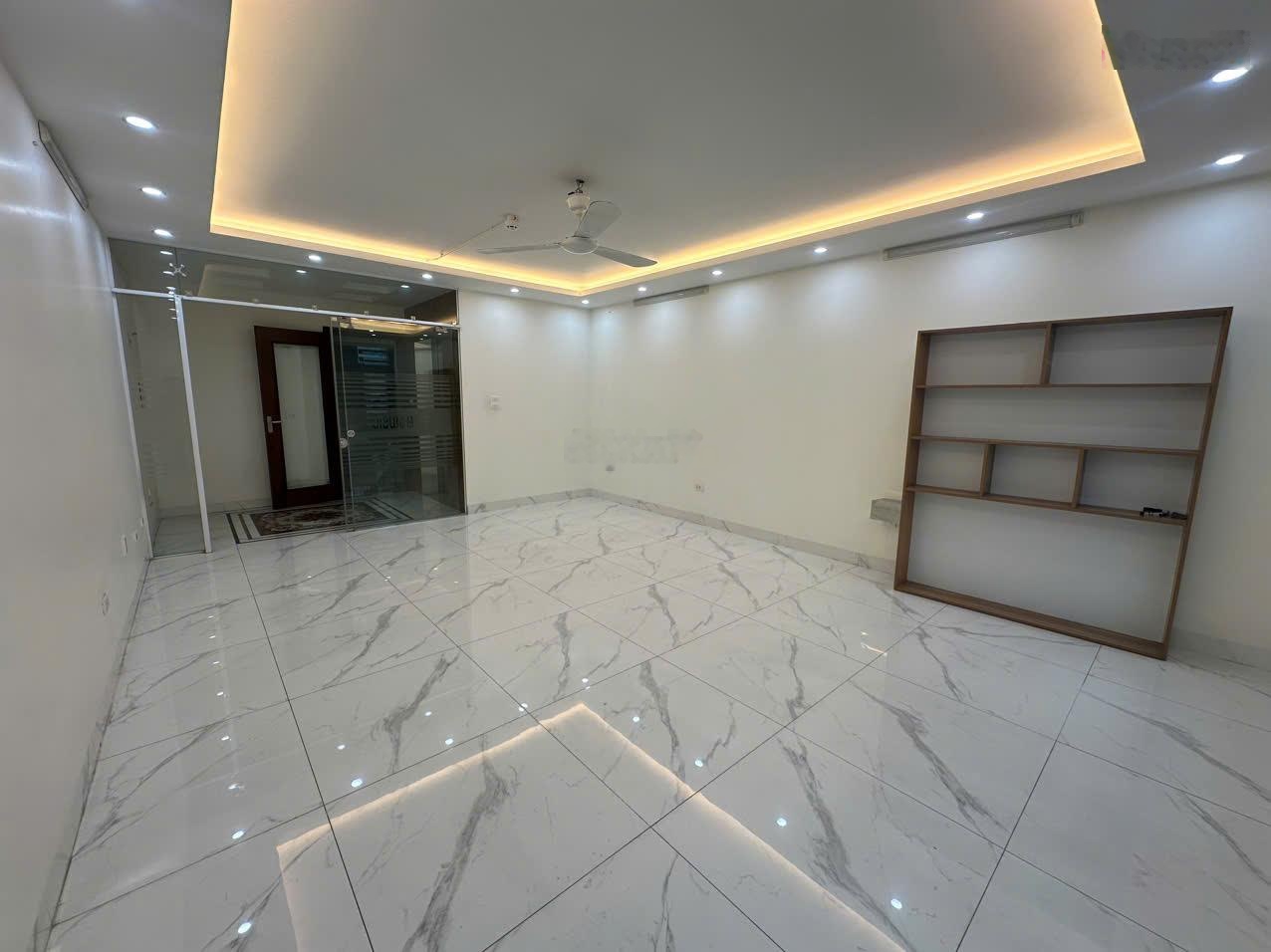 ( Thông tin + ảnh chuẩn) Cho thuê nhà riêng Phân Lô Nguyễn Xiển, 55 m2 x 7 tầng , Sàn Thông đẹp