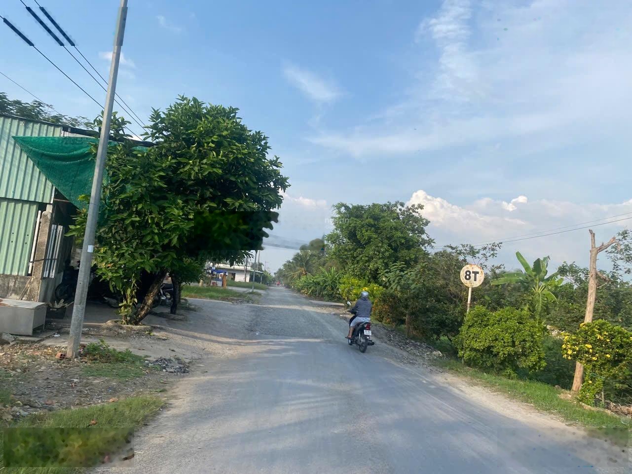 /-strong /-strong Chủ bán 1113,1m2 trong đó có 400m2 thổ cư ( đã tách 2 lô 4x50m) mặt tiền đan ô t